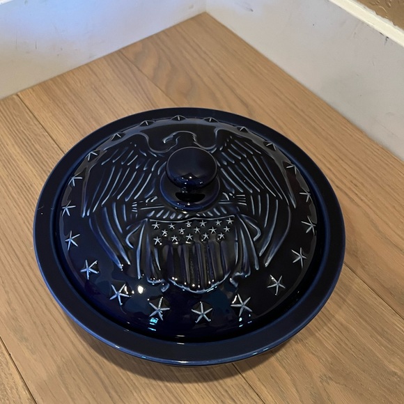 Longaberger navy Pottery 1 1/2 quart with Lid Patriotic Design - Picture 6 of 11